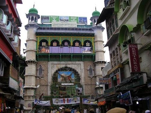   Front of Muinudin Chisti Dargah ajmer
