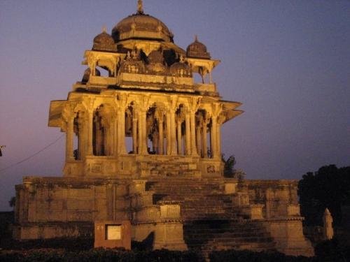 Eighty four pillared cenotaph